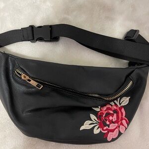 Simple leather black purse